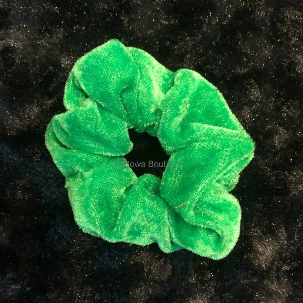 Christmas Green Velvet Scrunchie  (kids) SC2716  Handmade NWT Boutique